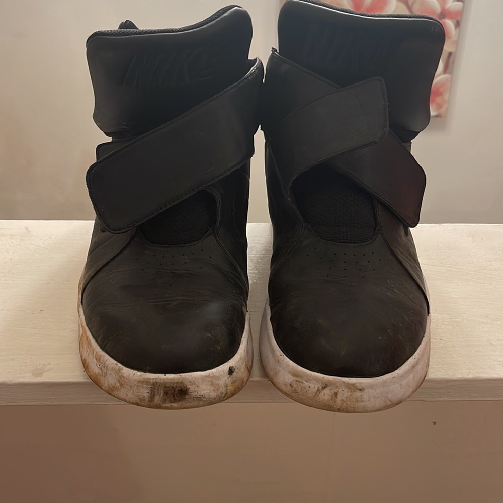 Black Nike shoes